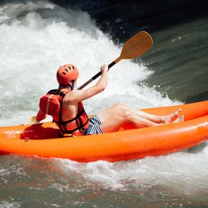 Doky: es una actividad de descenso por el Río Atuel en kayaks inflables de una o dos personas (según disponibilidad)